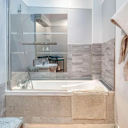 Hébergement de vacances Maison Avec Piscine Et Jacuzzi