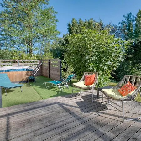 Hébergement de vacances Maison Avec Piscine Et Jacuzzi *