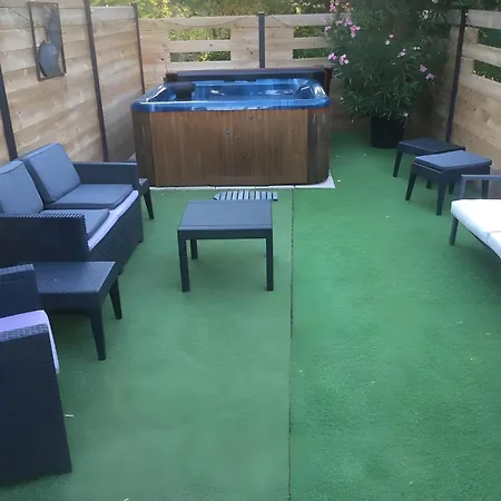 Maison Avec Piscine Et Jacuzzi Holiday home